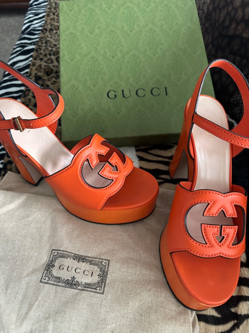 Gucci : Interlocking G Cutout Platform Sandals - Picture 8 of 10